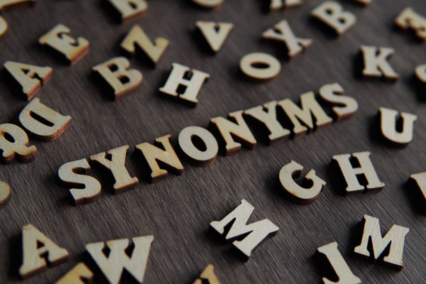 3d wooden blocks spelling out the word synonyms.
